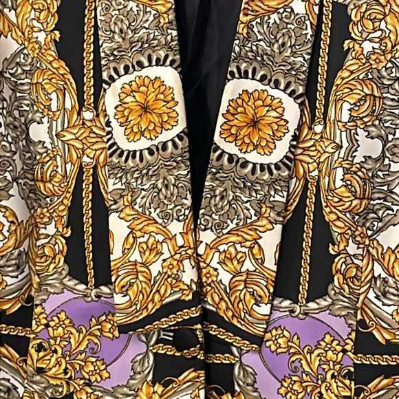 Chanel style blazer with all-over arabesque designs - Picture 3 of 8